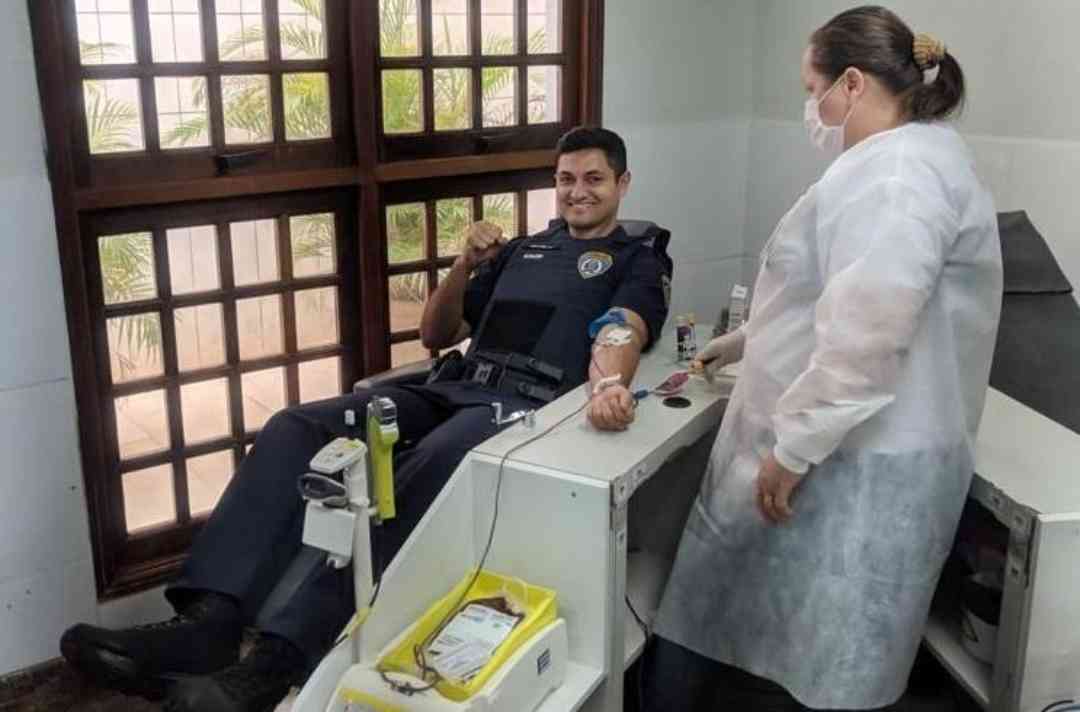 Agentes da GCM realizam doação de sangue no Hemocentro de Ribeirão Preto