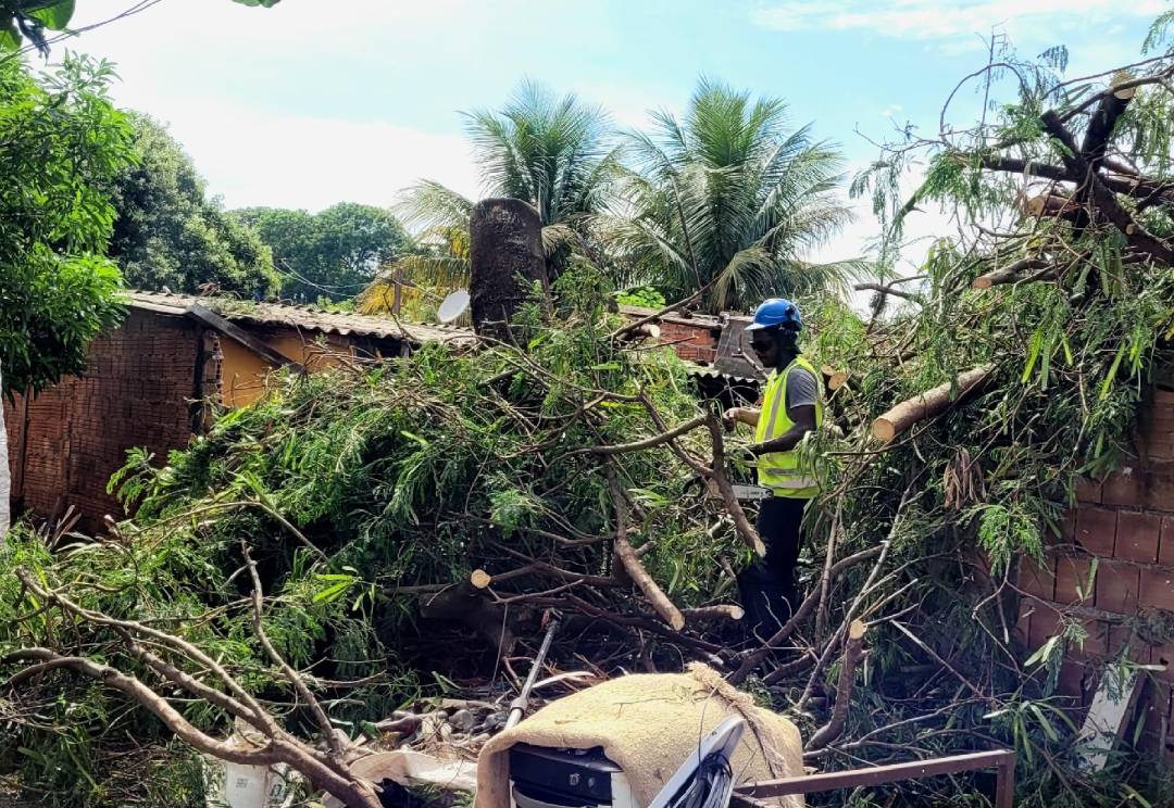 Força-tarefa: Prefeitura envia equipes para atender famílias atingidas pelas chuvas na comunidade Mário Covas