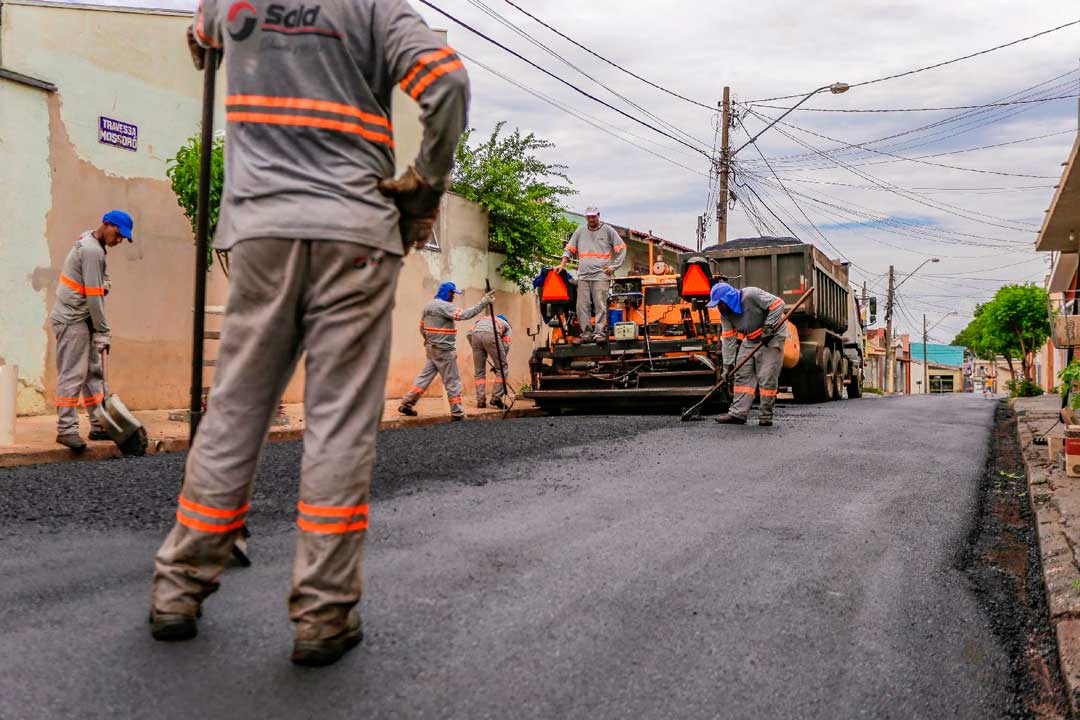 Implantação de asfalto novo chega ao Ipiranga