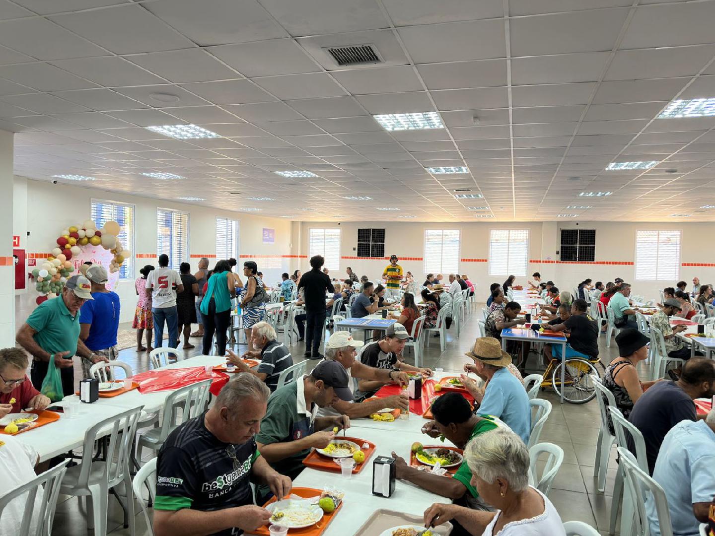 Bom Prato em Ribeirão Preto atende 5.700 pessoas no fim de semana