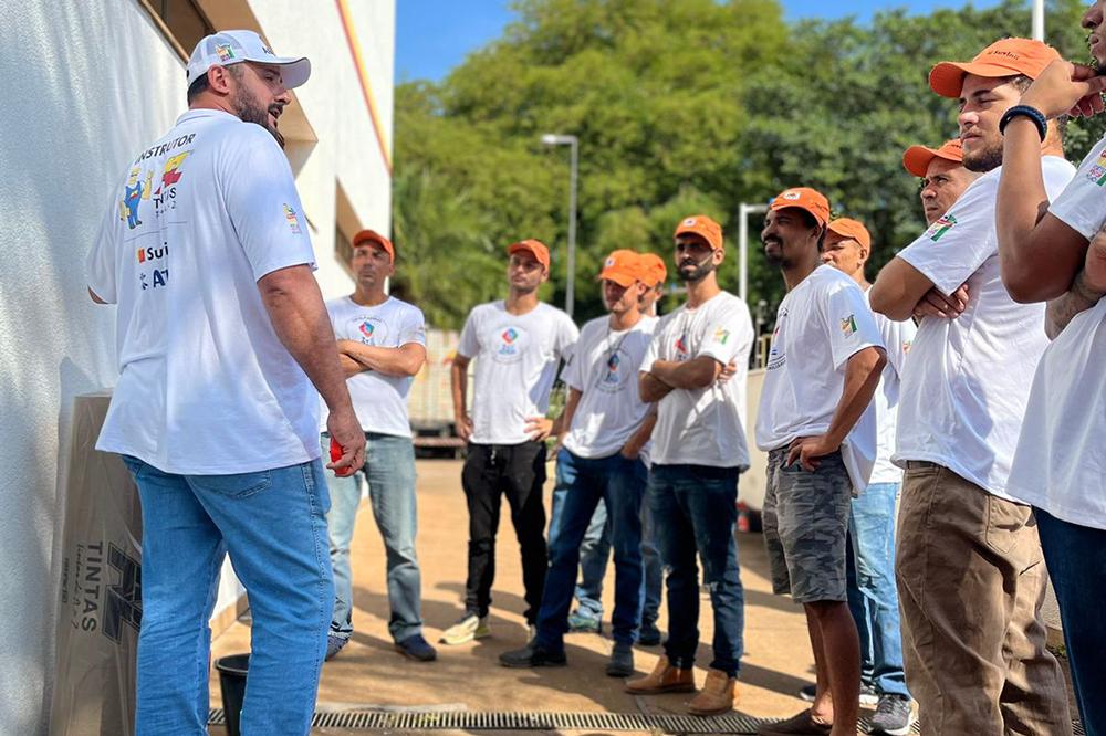 Assistência Social amplia parceria com a Escola ABRAPP e oferece curso gratuito de pintura profissional