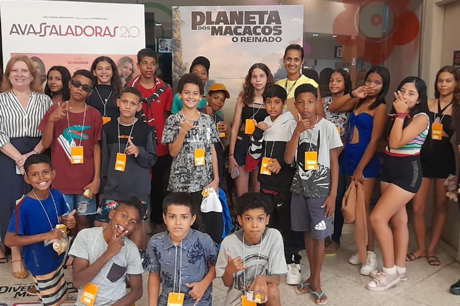 CRAS 4 realiza passeio ao cinema com crianças e adolescentes de Ribeirão Preto