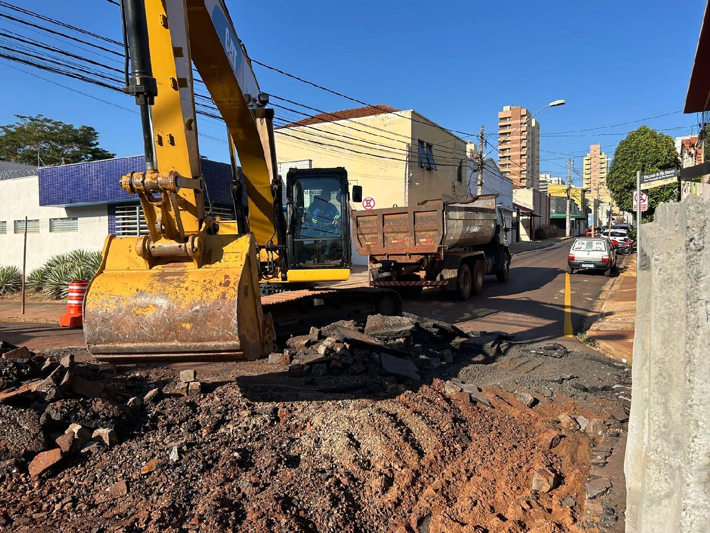 Começa a implantação das galerias de água pluviais na rua São José