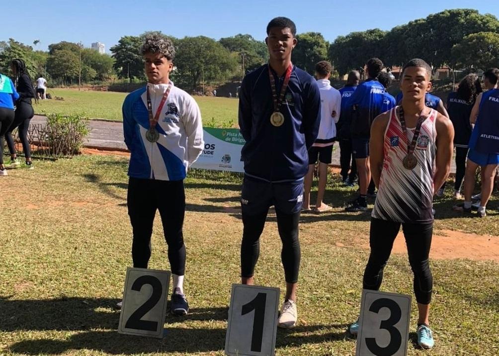 Equipe de Atletismo de Ribeirão conquista medalhas e se destaca nos Jogos da juventude
