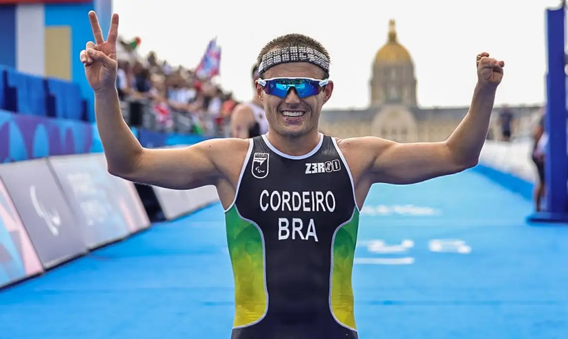 Ronan Cordeiro fatura prata, 1ª medalha do país no triatlo paralímpico