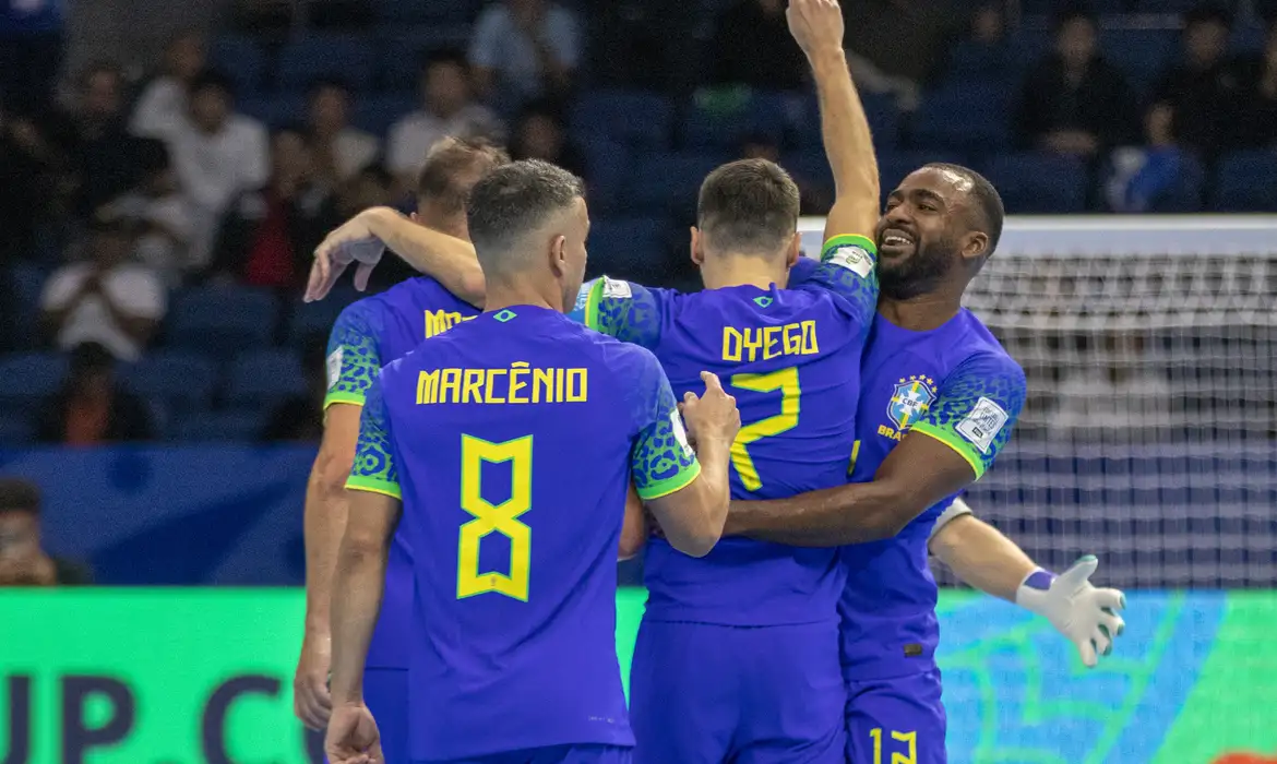 Brasil se garante na final da Copa do Mundo de futsal