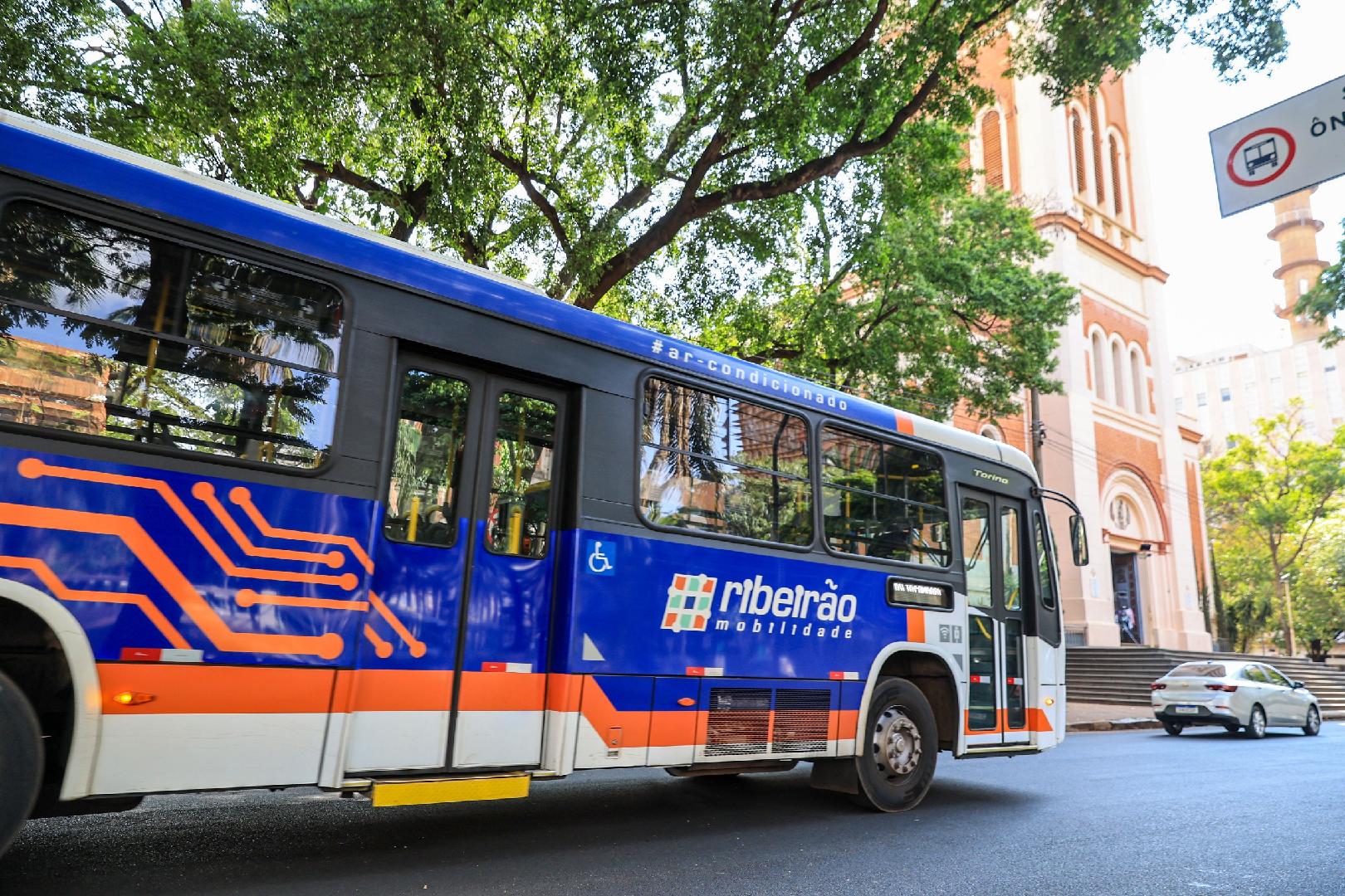 Dia de Finados terá linhas especiais de ônibus