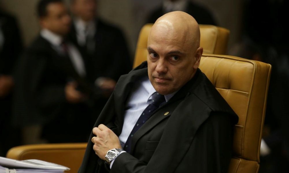 Moraes determina desbloqueio do X no Brasil