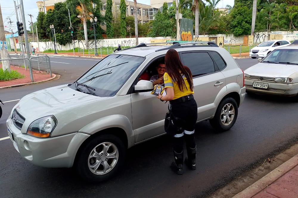 Blitz itinerante alerta sobre a violência no trânsito em Ribeirão Preto