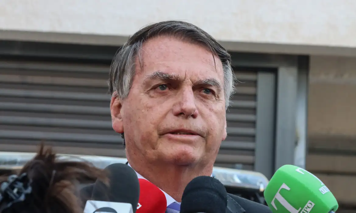 Indiciado, Bolsonaro diz que Moraes “faz tudo o que não diz a lei”