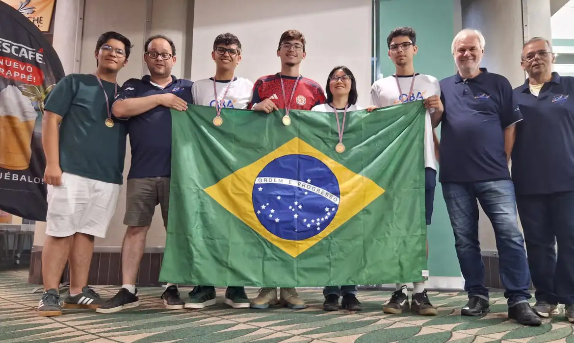 Brasileiros ganham medalhas em Olimpíada de Astronomia e Astronáutica