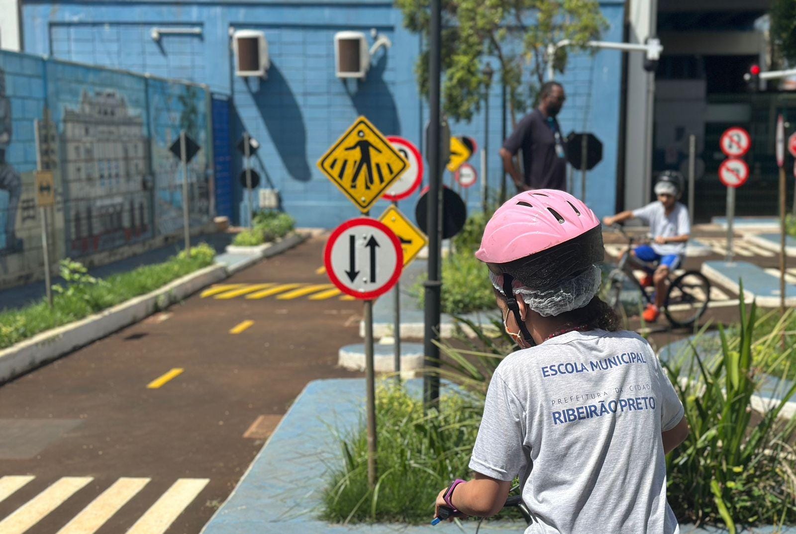 Escola Pública de Trânsito da RP Mobi recebe visita de alunos do bairro Santa Cruz