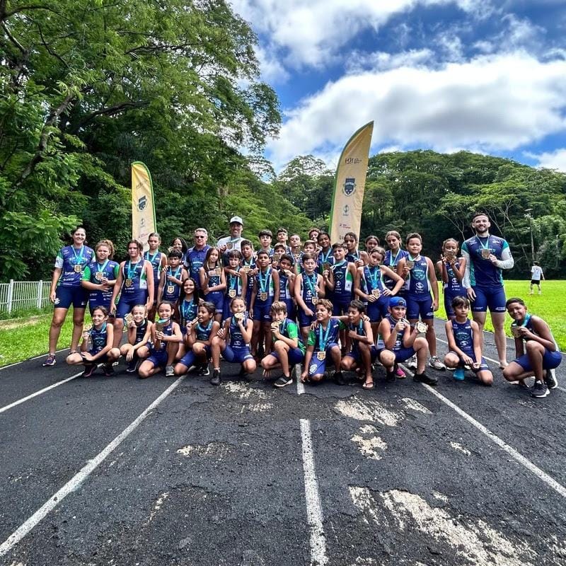 Festival de Aquathlon encerra primeira temporada da Escolinha de Triathlon em Ribeirão Preto com a presença de Juraci Moreira