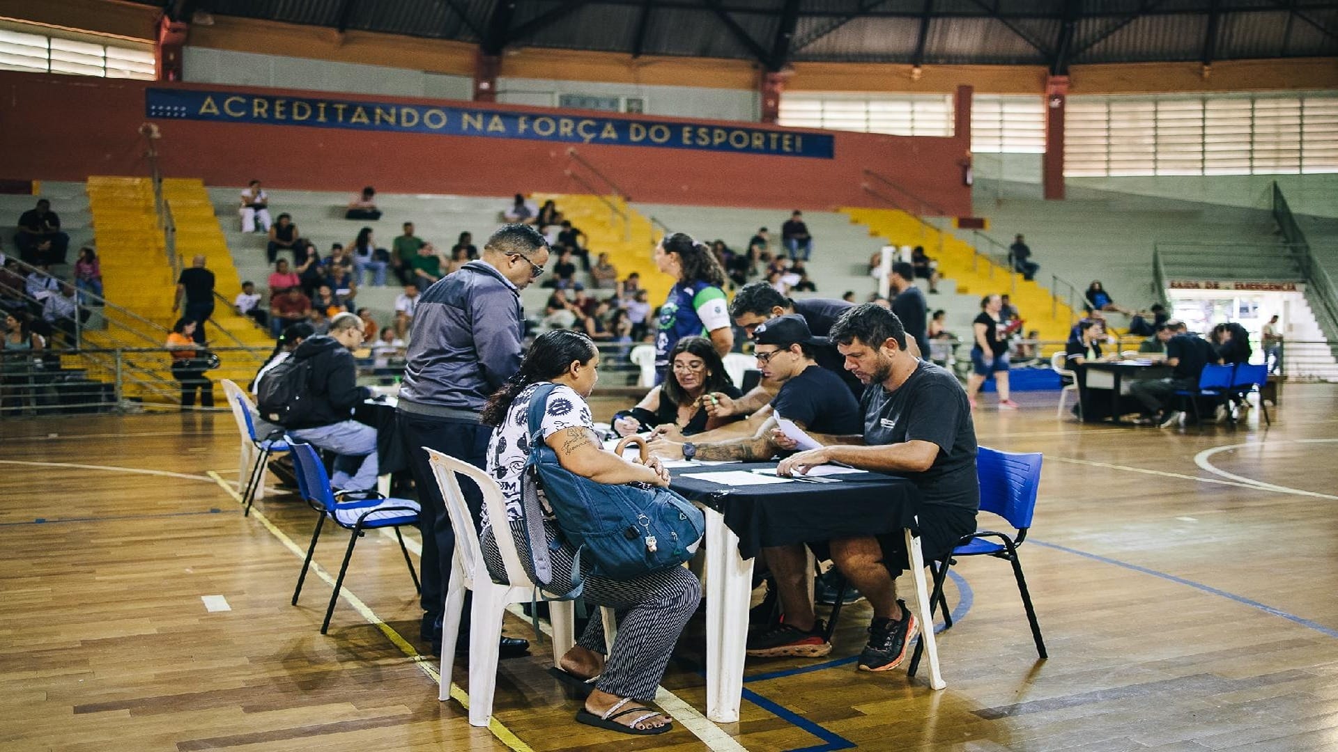 Cava do Bosque recebe mais de mil pessoas para inscrições