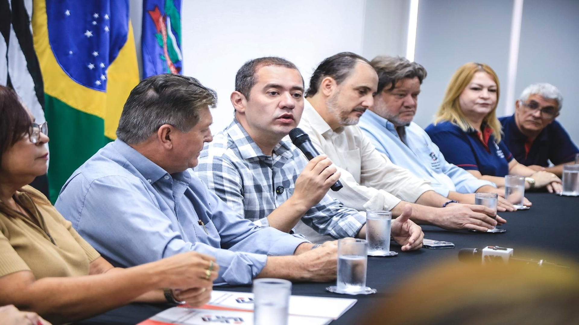 Prefeito recebe pauta de reivindicações do Sindicato dos Servidores