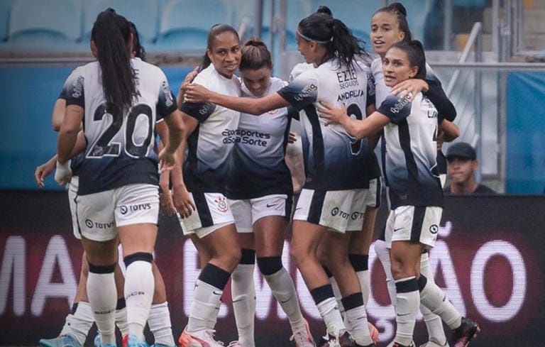 Timão Feminino dá show e garante vaga na semifinal da Supercopa