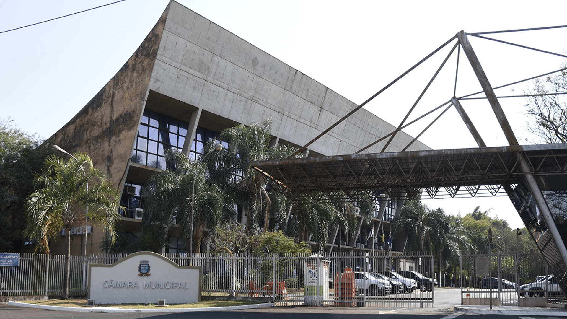 Câmara Municipal de Ribeirão presta homenagem ao Papa Francisco