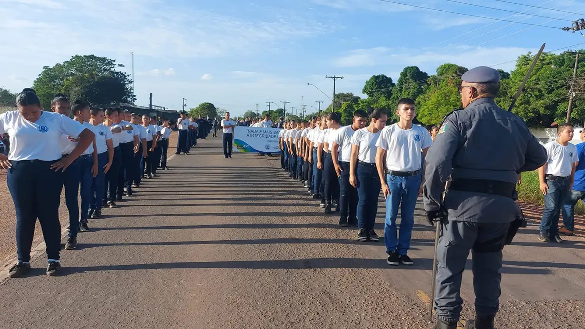 SP publica lista de escolas que podem aderir ao modelo cívico-militar
