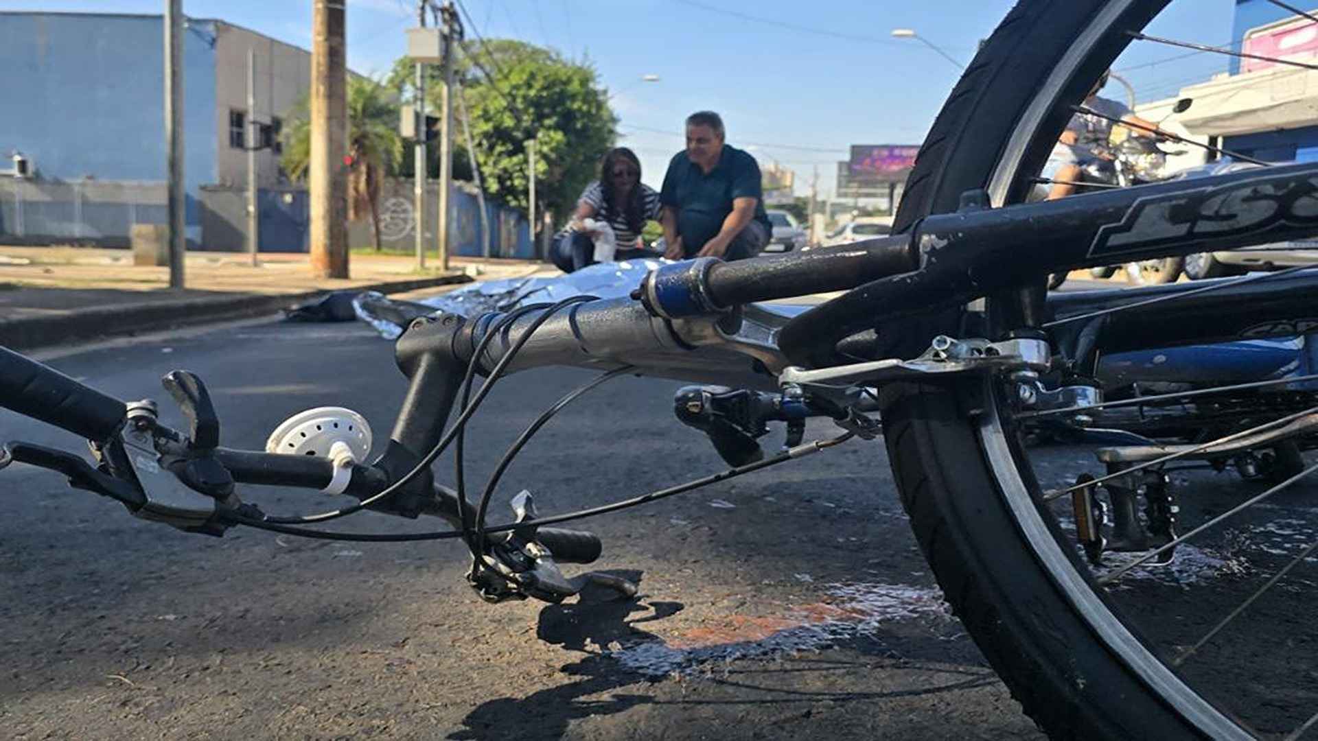 Ação do Maio Amarelo alerta sobre os riscos da “rabeira” em Ribeirão Preto
