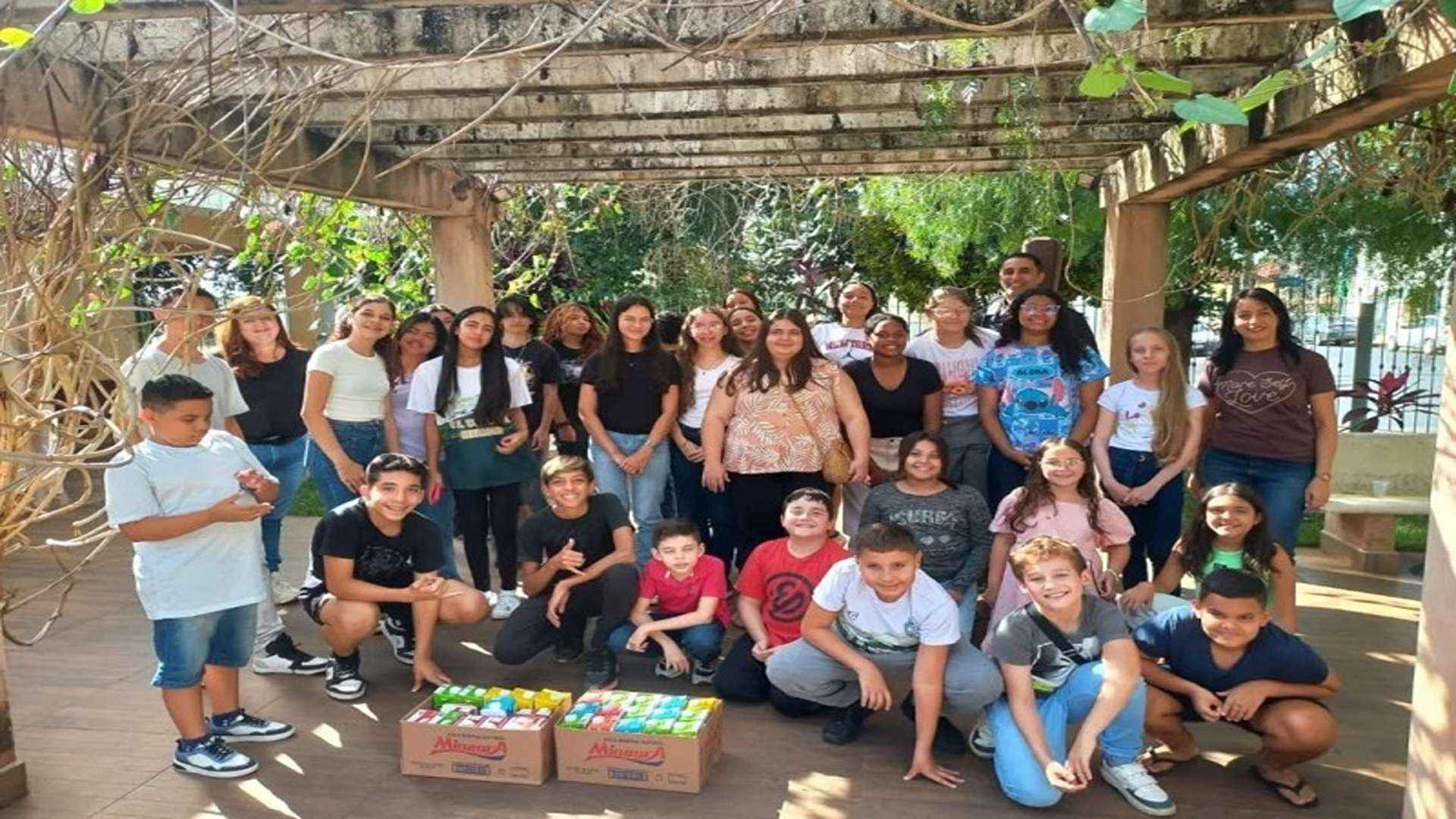 Coral do Polo Guri de Santa Rosa de Viterbo leva música, alegria e solidariedade ao Lar São Vicente de Paulo