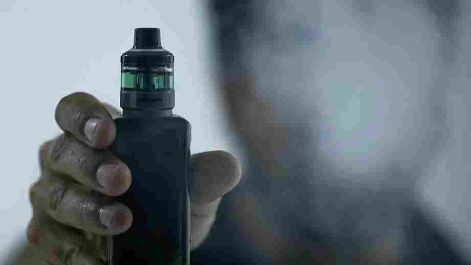 Plataformas devem remover propagandas de cigarros eletrônicos