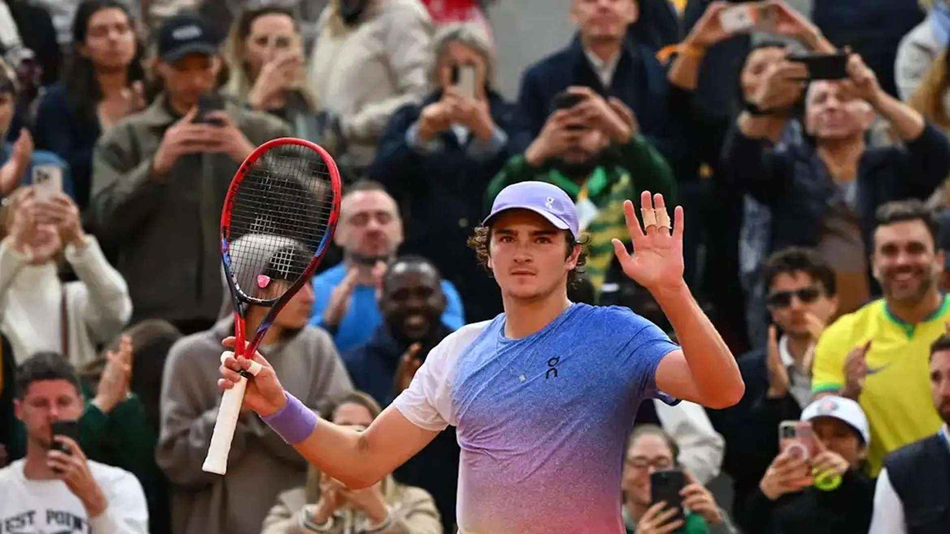 Roland Garros: Fonseca estreia com vitória implacável sobre ex-top 10