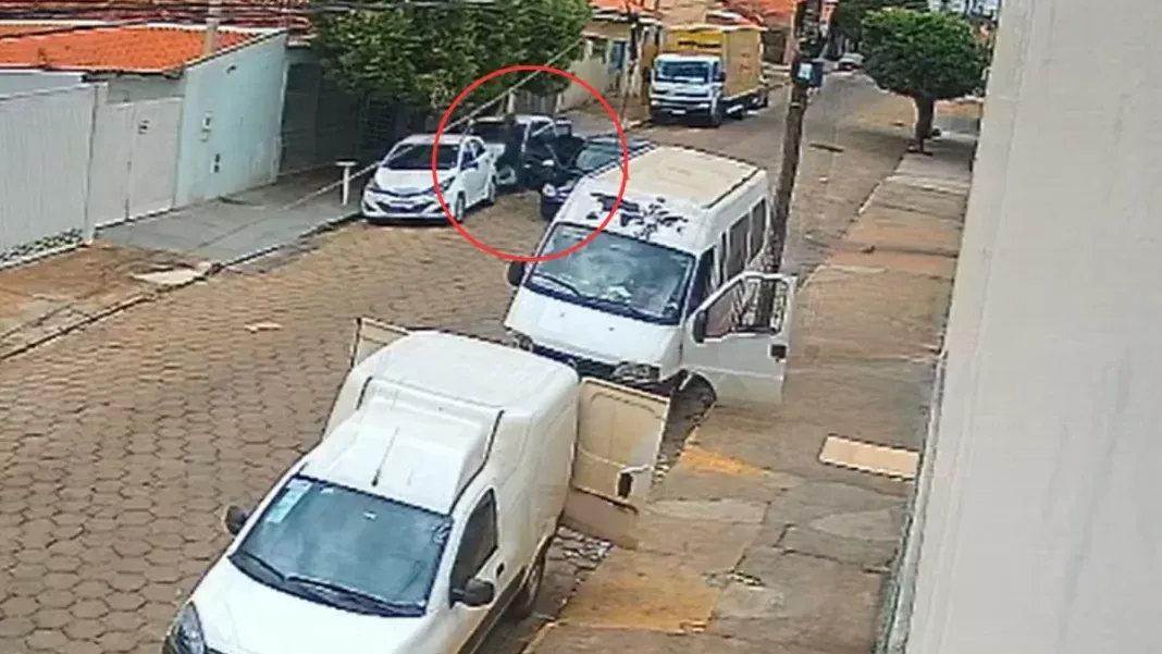 Assalto a malote de R$ 80 mil em supermercado de Monte Alto é registrado por câmeras