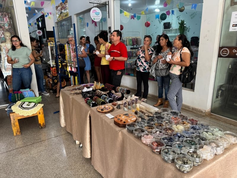 Clima junino anima o sábado no Mercado Municipal de jaboticabal