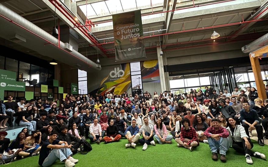Evento em Ribeirão Preto reúne jovens para inspirar trajetórias de sucesso profissional