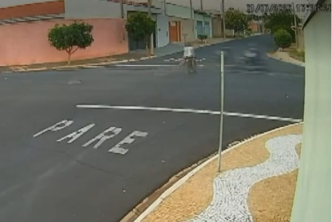 Criança morre em acidente envolvendo bicicleta motorizada e motocicleta em Porto Ferreira
