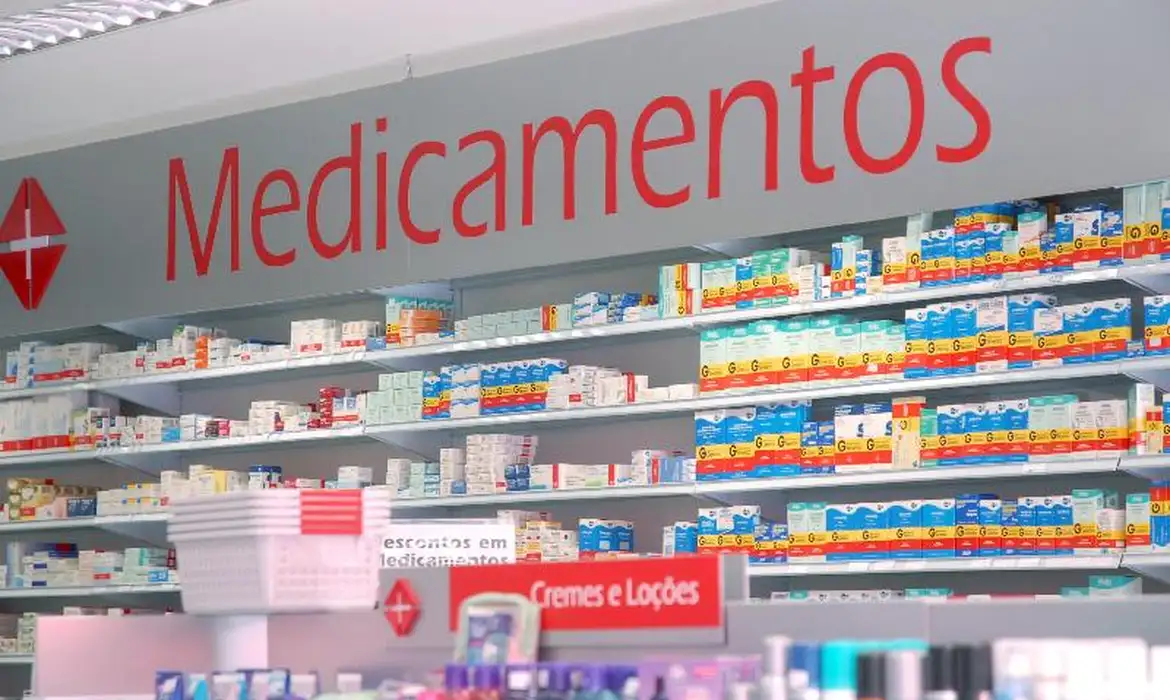 Pesquisa revela variação de até 20 vezes no preço de medicamentos em farmácias de São Paulo