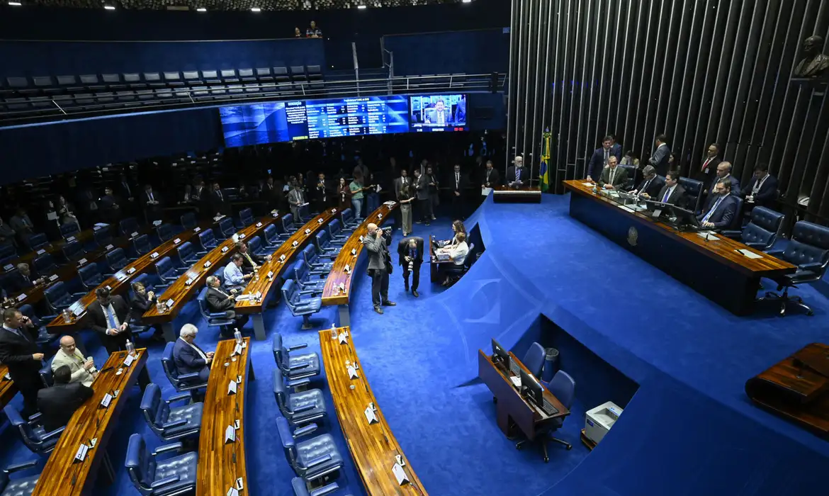 Senado aprova isenção do IR para quem ganha até dois salários mínimos; texto segue para sanção