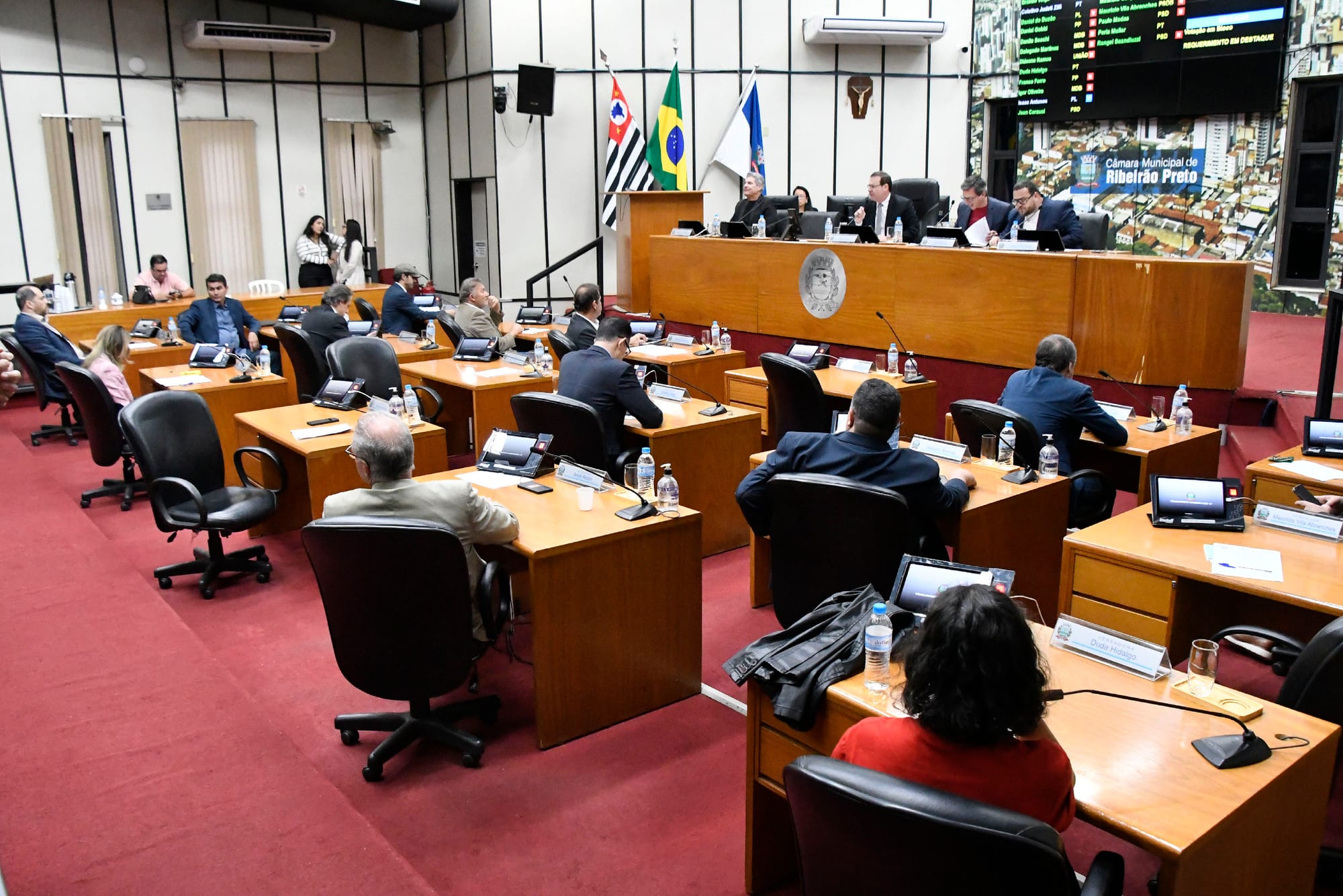 Câmara aprova uso da tarifa de iluminação para financiar monitoramento por câmeras em Ribeirão Preto