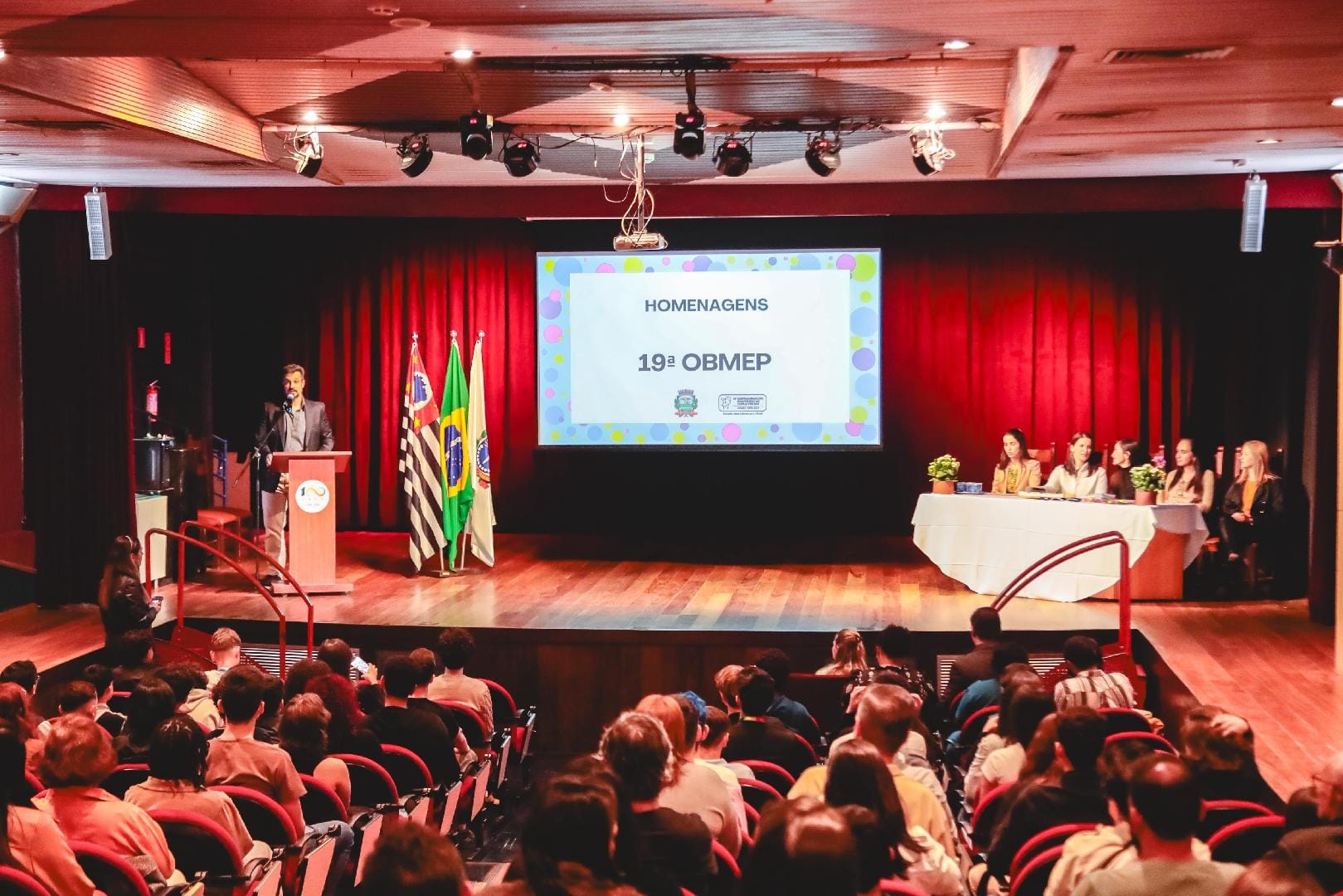 Secretaria da Educação celebra talentos da Matemática em evento especial para medalhistas da OBMEP