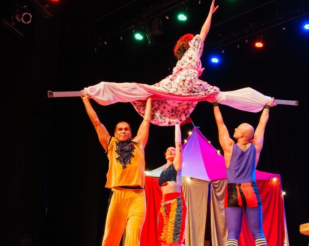 Teatro gratuito para crianças: circo e mensagem sobre diversidade no Pedro II