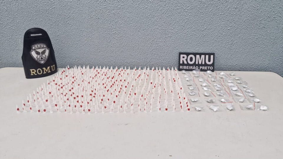 Fuga rápida: homem abandona mais de 560 porções de drogas ao avistar viatura da GCM