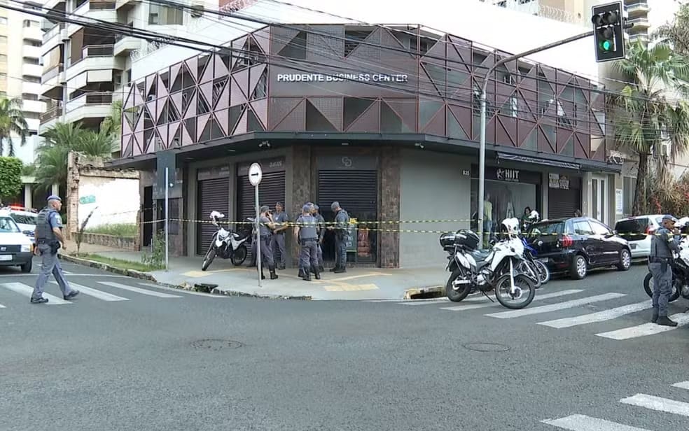 Homem morre após ser baleado por policial de folga em empório do Centro