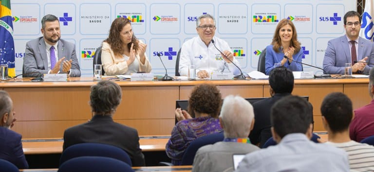 Governo muda Cartão Nacional de Saúde e inicia limpeza de cadastros do SUS