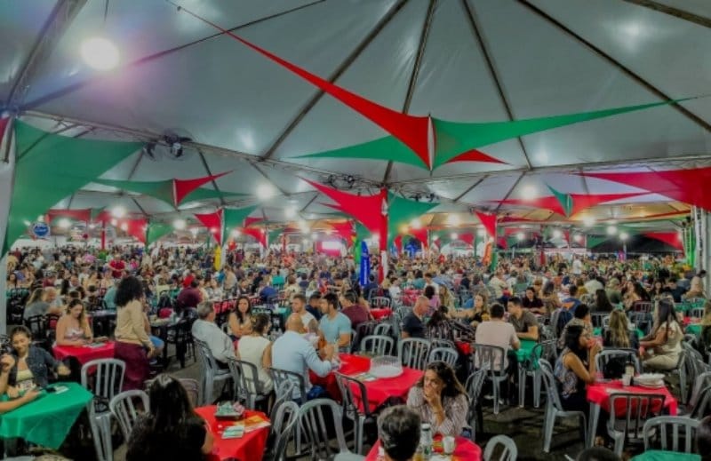 Festa di San Gennaro retorna a Batatais com cardápio italiano, shows e caráter beneficente