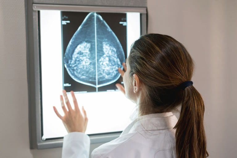 Governo amplia acesso à mamografia no SUS para mulheres de 40 a 49 anos e amplia rastreamento até 74 anos