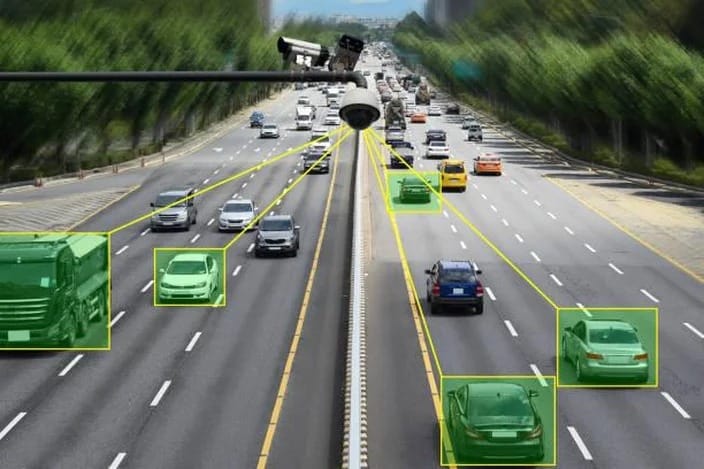 Câmeras com IA registram média de 90 infrações por dia em rodovias da região