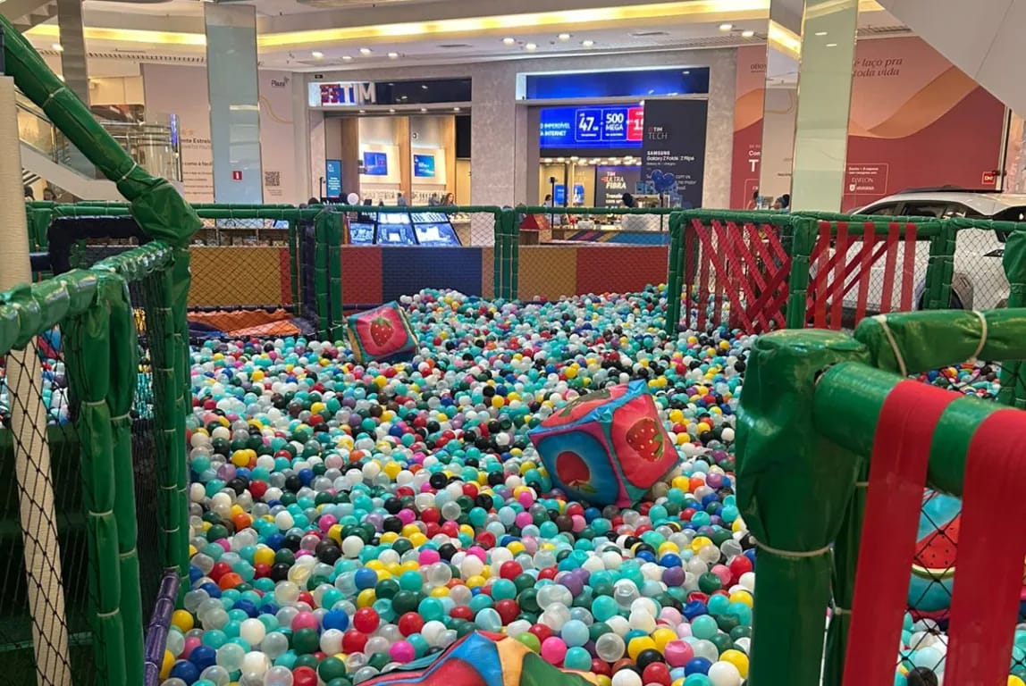 Novo Shopping inaugura espaço infantil 'José Totoy' com piscina de bolinhas e pula‑pula