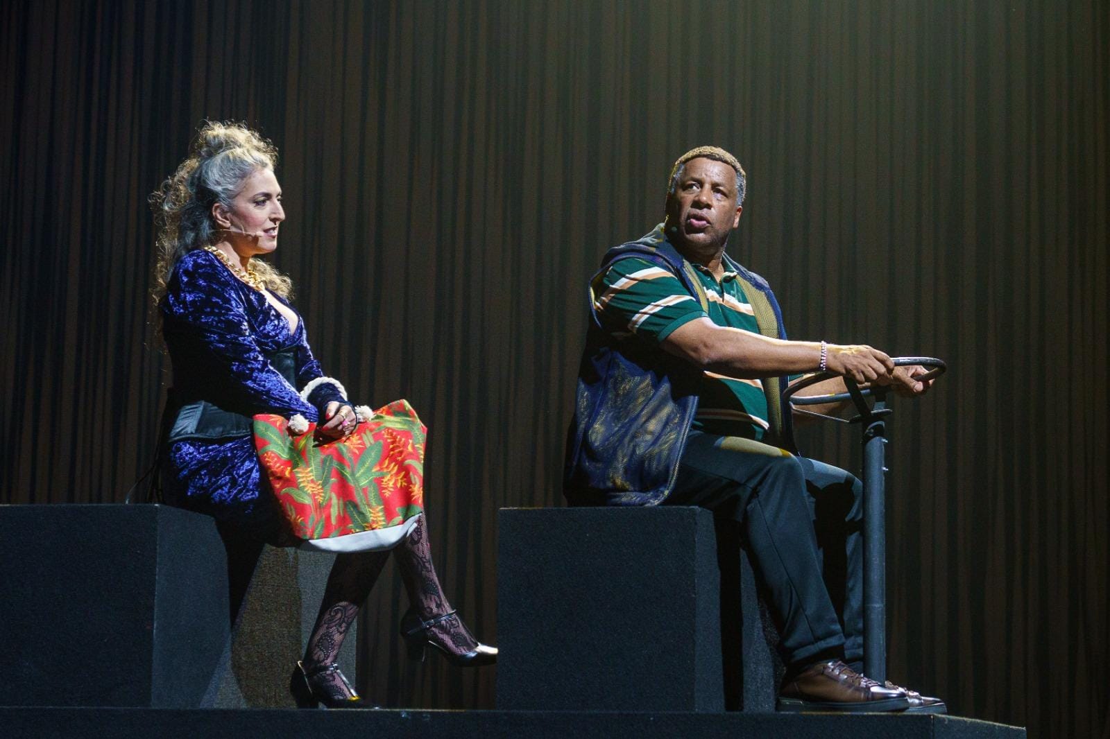 Peça estrelada por Aílton Graça e trilha de Zeca Baleiro estreia hoje no Teatro Municipal