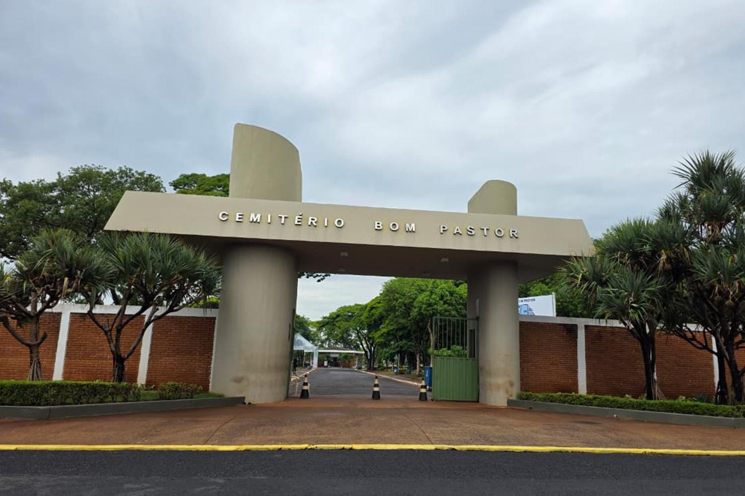 Ribeirão Preto reforça manutenção em três cemitérios para receber visitantes no Dia de Finados