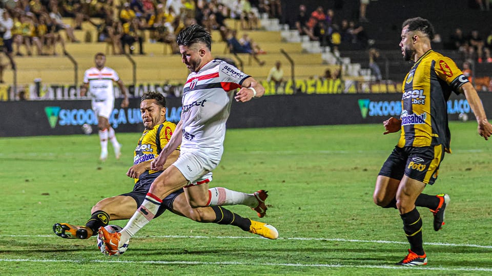 Guilherme Queiroz pede foco total do Botafogo para duelo decisivo contra Volta Redonda