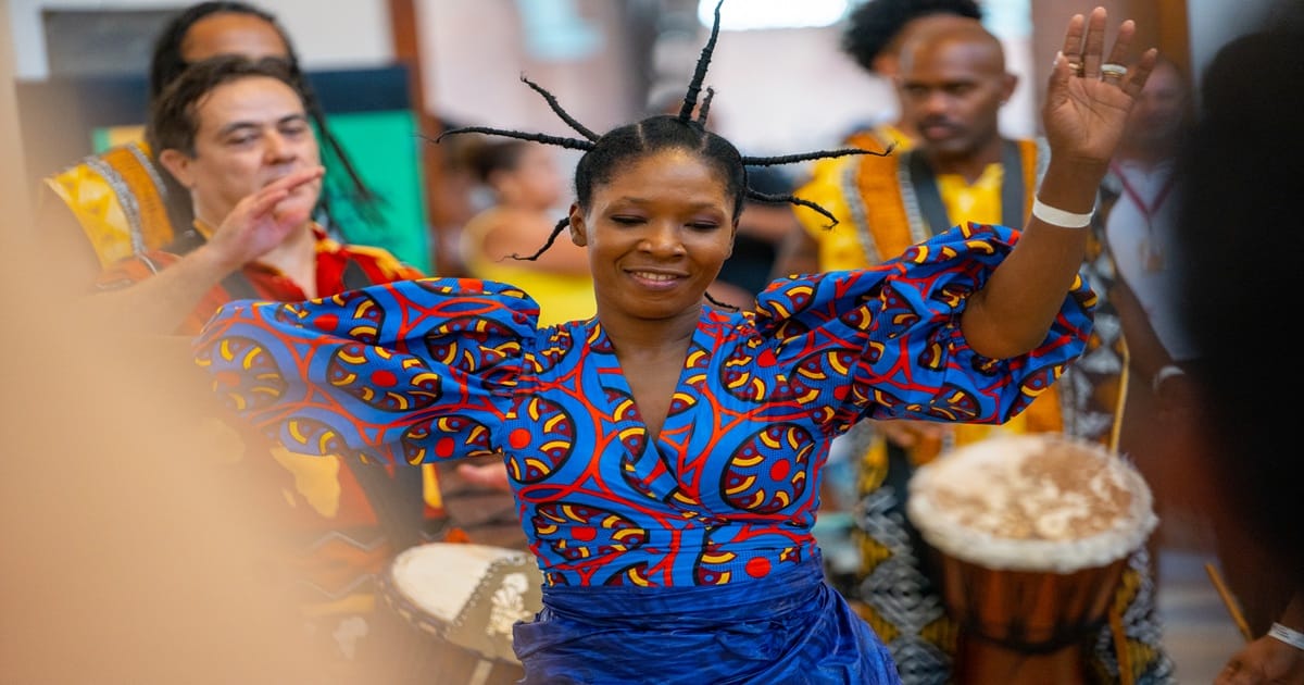 Fanta Konatê traz oficinas, roda e show com degustação de pratos africanos a Ribeirão Preto