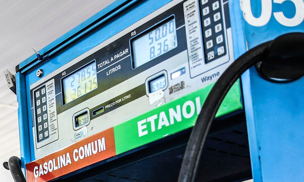 Petrobras anuncia nova queda no preço da gasolina