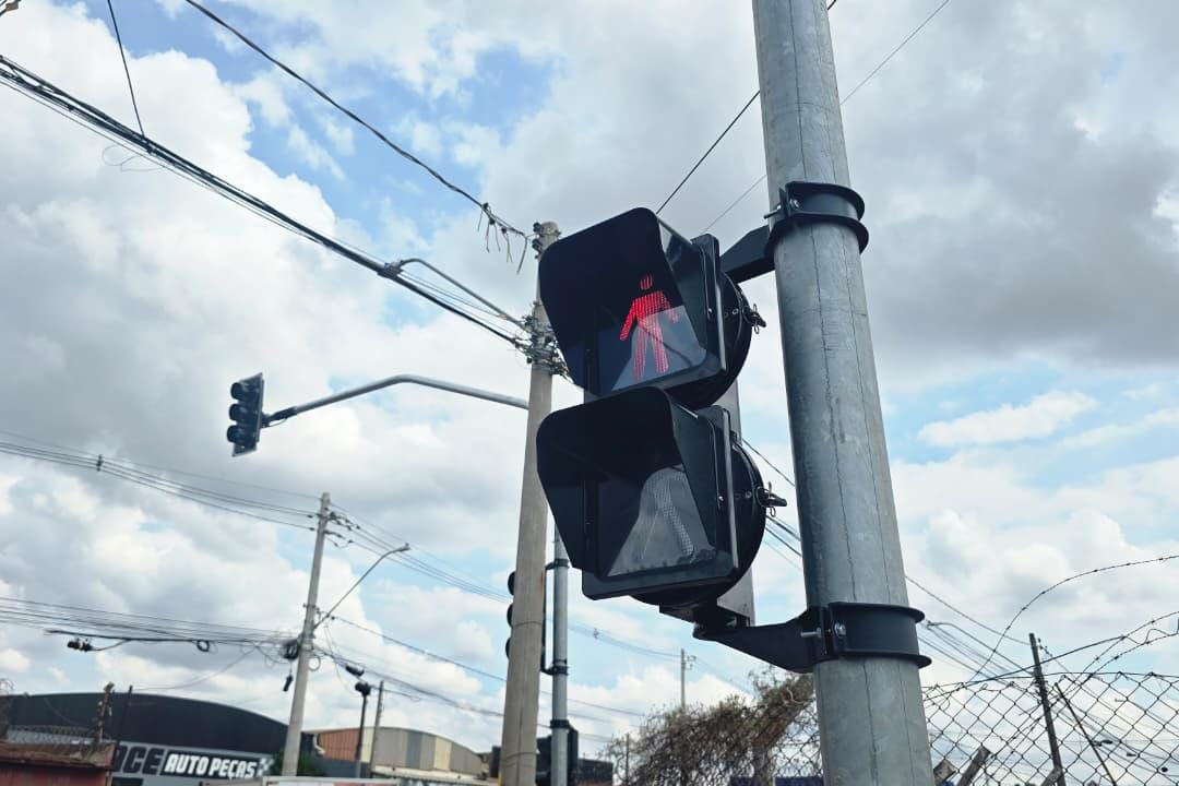 RP Mobi inaugura semáforo com botoeira na Vila Mariana para reforçar segurança viária