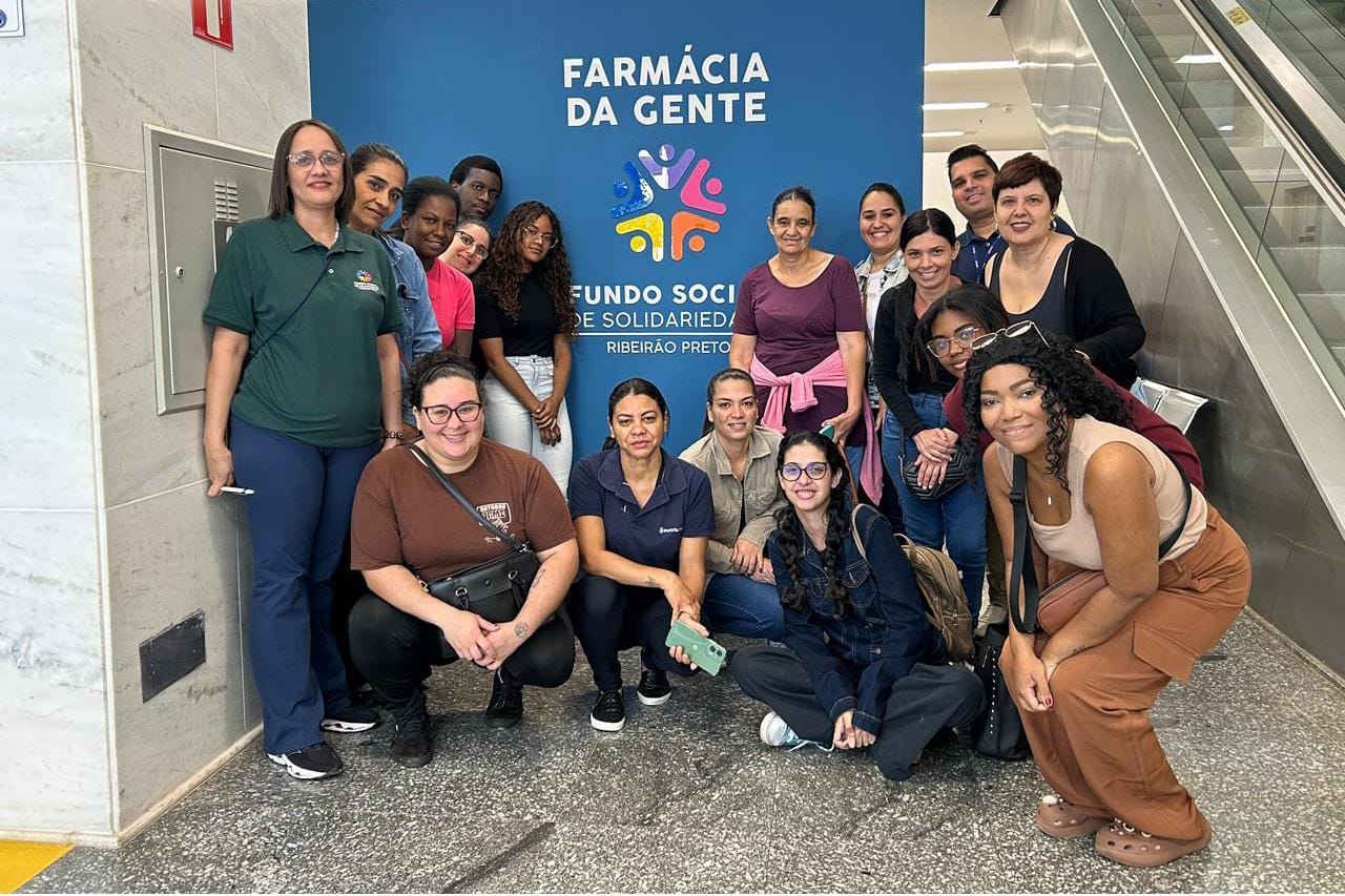 Estudantes de Farmácia do Senac visitam Farmácia da Gente e acompanham rotina de dispensação