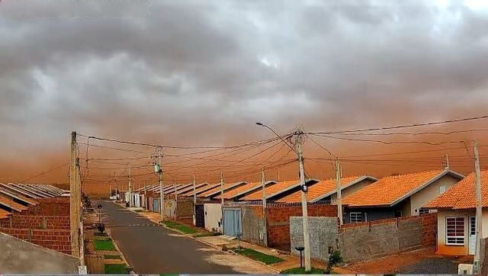 Tempestade de poeira assusta cidades da região; ventos chegaram a 65 km/h